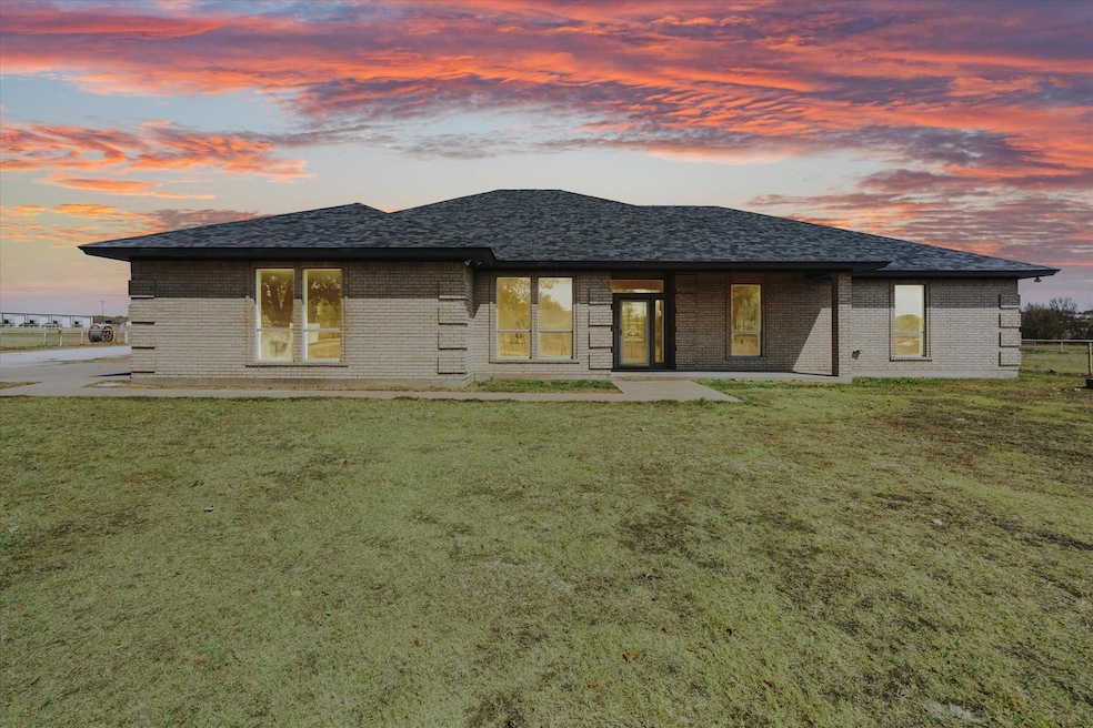 5763 White Settlement Rd, Weatherford, TX 76087 - photo 1