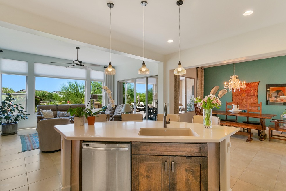 Kitchen Island Looking Into Great Toom