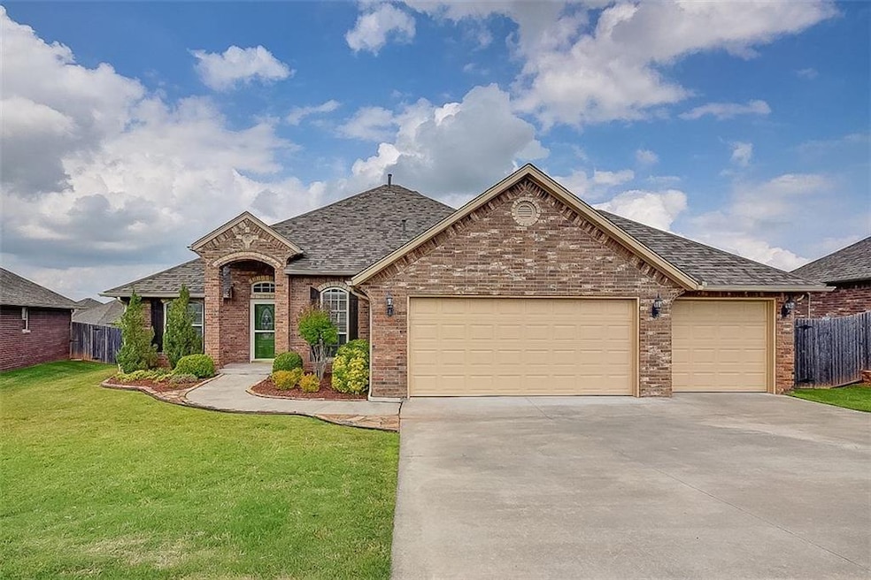 301 Horizon View Ct. Norman,Ok 73071 Front View