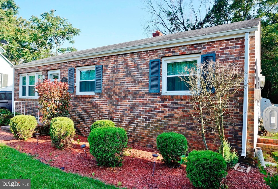 1058 W 6th St, Laurel, DE 19956 - photo 1