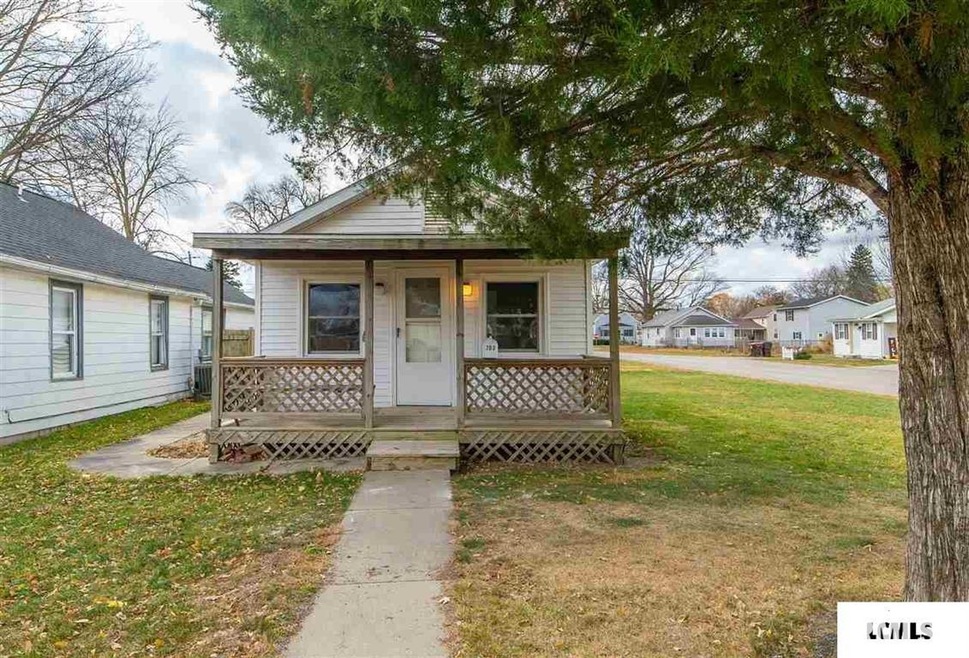 703 Clinton St, Lincoln, IL 62656 - photo 1