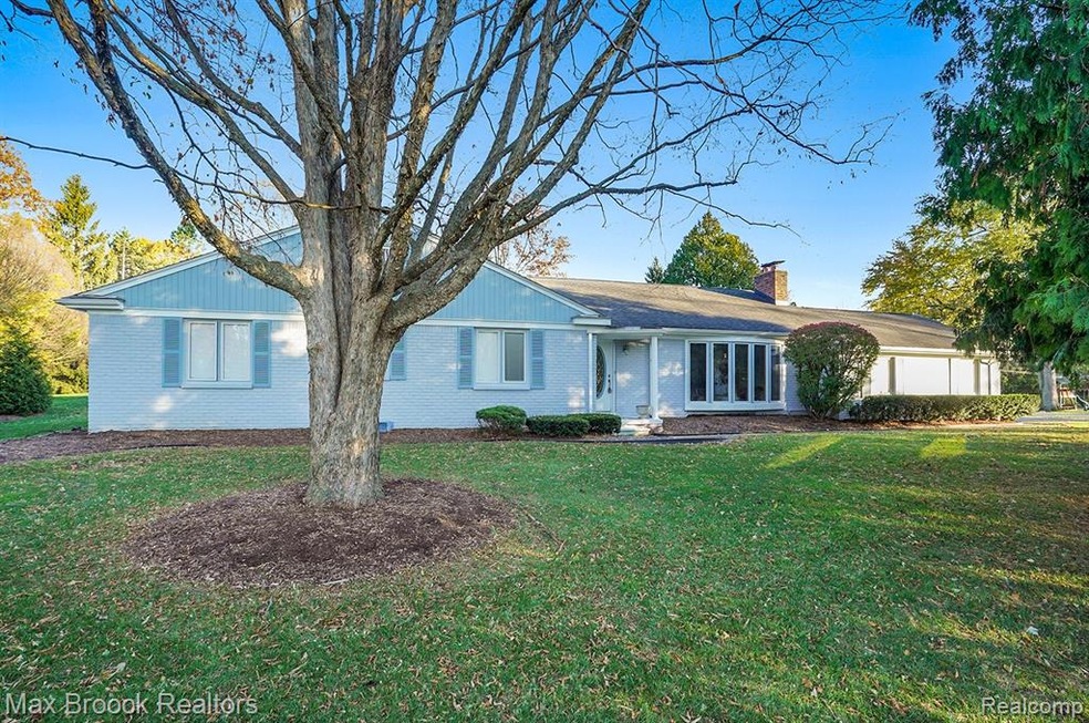 3861 Carriage Ln, Bloomfield Hills, MI 48301 - photo 1