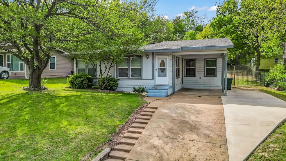 1220 S Lamar St, Weatherford, TX 76086 - photo 1