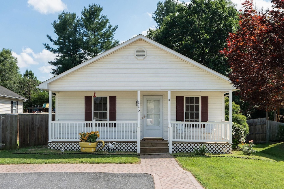 115 Hodge St, Stuarts Draft, VA 24477 - photo 1