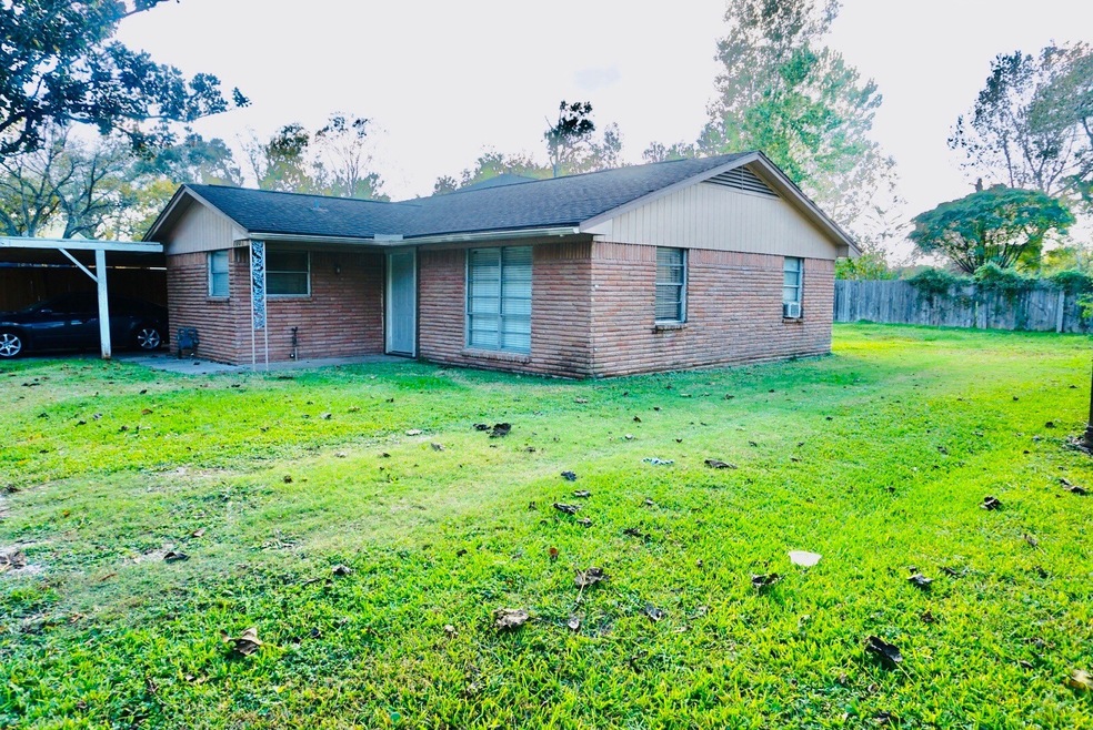 7605 Glass St, Houston, TX 77016 - photo 1