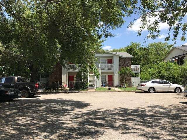 Front of property with plenty of parking.