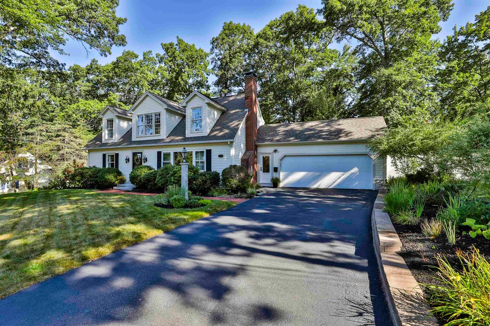 134 Applecrest Rd, Manchester, NH 03104 - photo 1