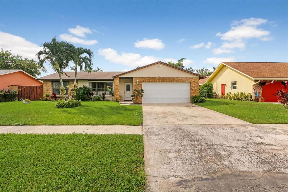 1365 Woodcrest Rd E West Palm-large-001-