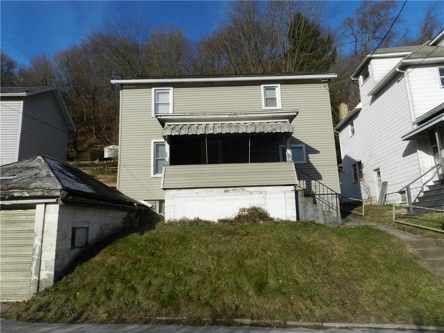 802 Mckinley Ave, Vandergrift, PA 15690 - photo 1