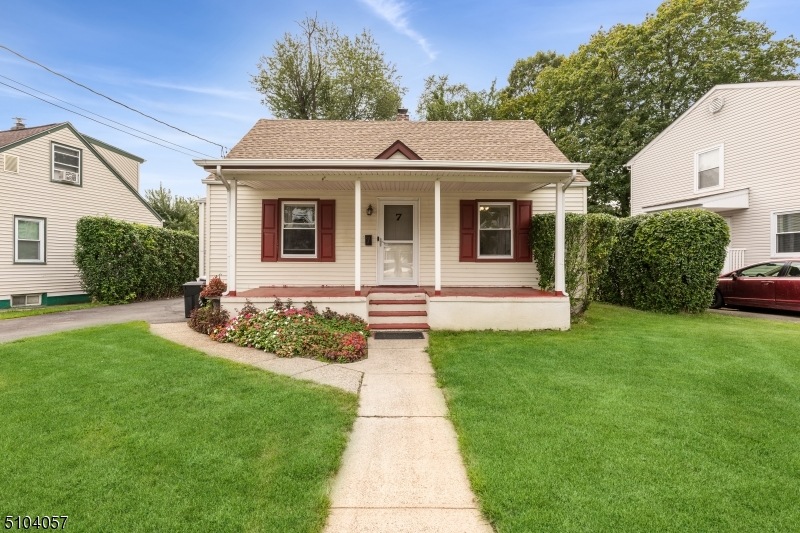7 Kent Rd, Paterson, NJ 07502 - photo 1