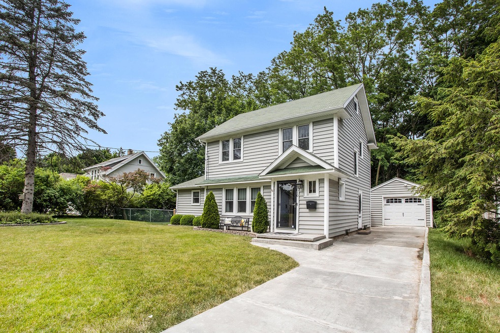 2010 Commonwealth Ave-35