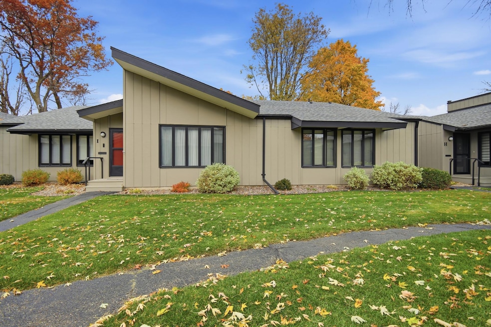 500 Oakland Place NE unit I, Austin, MN 55912 - photo 1