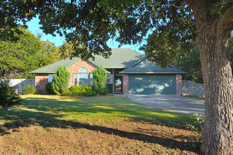 104 Fawn Ct - BROCK ISD But Weatherford Address Just North of Tesky's at the Dennis Road Exit.