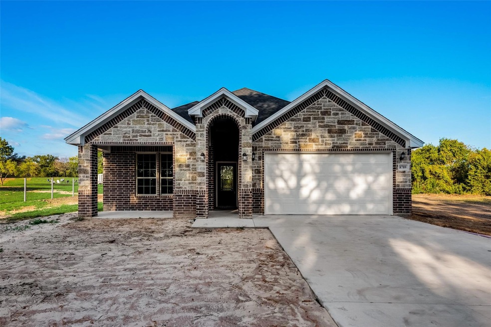 8699 Hutcheson Hill Rd, Springtown, TX 76082 - photo 1