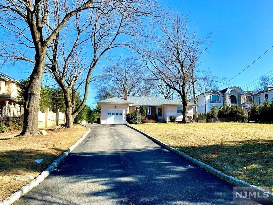 390 N Farview Ave, Paramus, NJ 07652 - photo 1