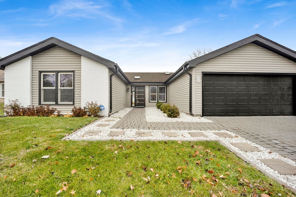 1941 Glenrock Ln, Glendale Heights, IL 60139 - photo 1