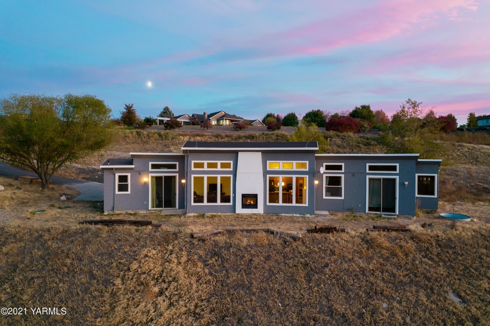 211 Perham Loop - Selah