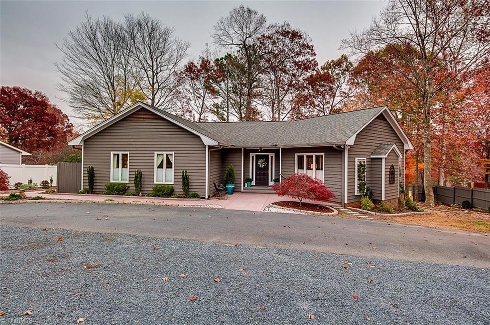 542 Pinewood Rd, Asheboro, NC 27205 - photo 1