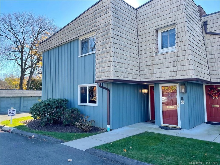 1167 Stratfield Rd unit 1167, Fairfield, CT 06825 - photo 1