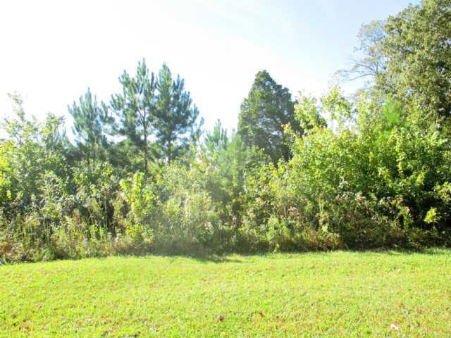 This property has 200 ft, of road frontage.