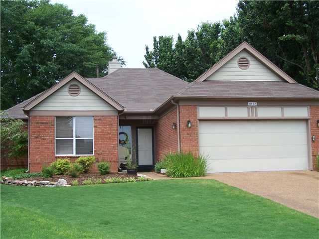 Quiet cove close to the best of Cordova! 3/2 home 