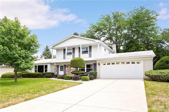 Great Curb Appeal!