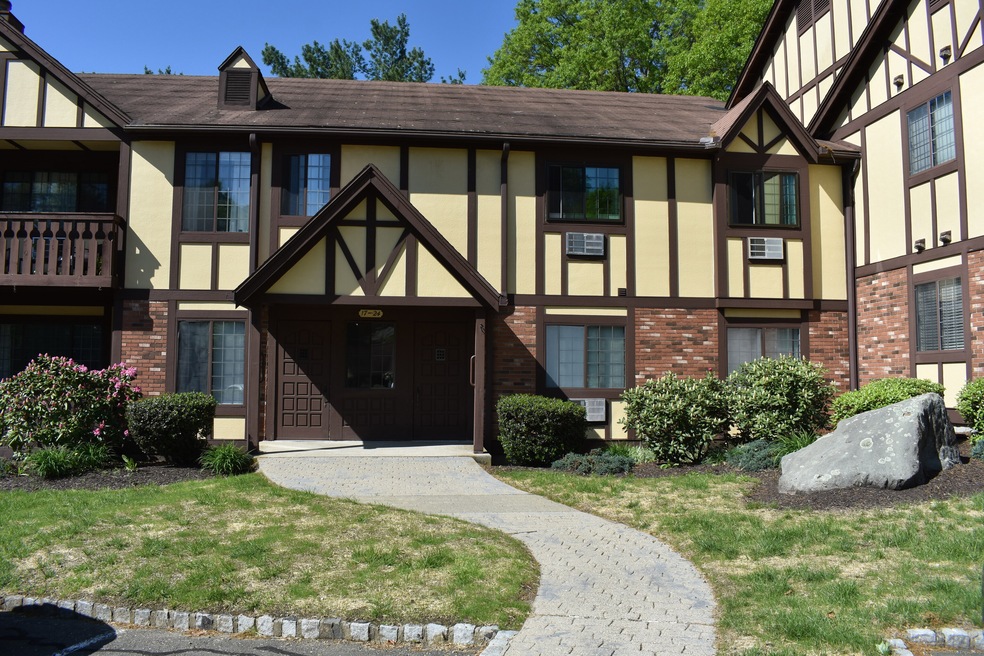 24 Teresa Place unit 24, Bridgeport, CT 06606 - photo 1