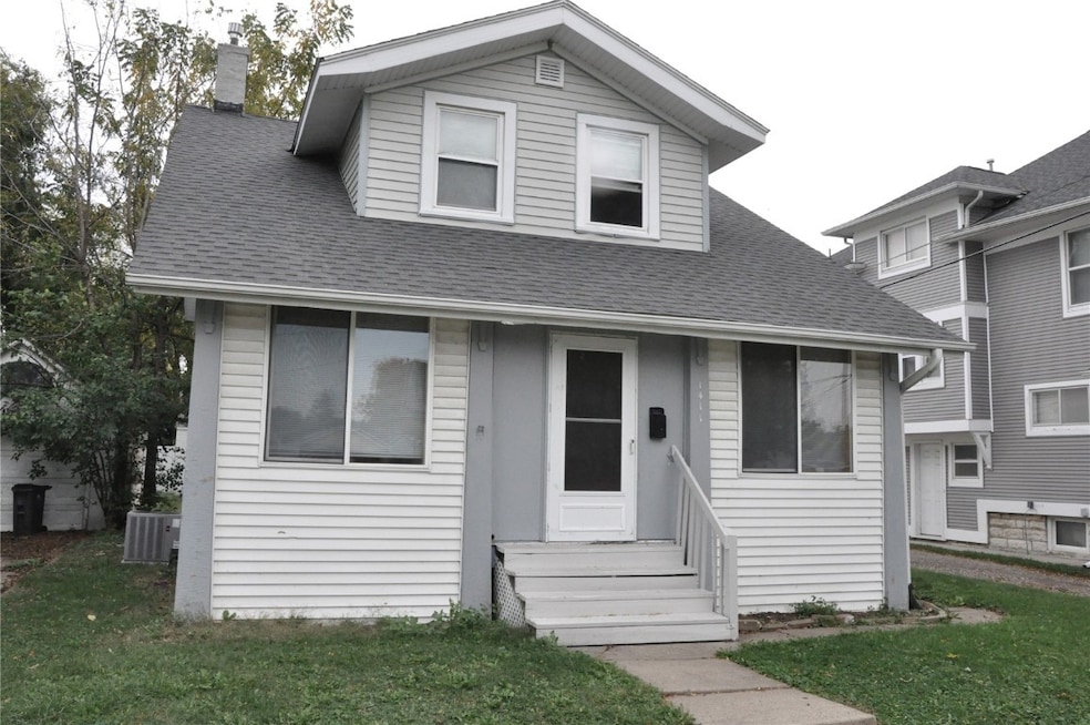 1411 1st St SW, Cedar Rapids, IA 52404 - photo 1