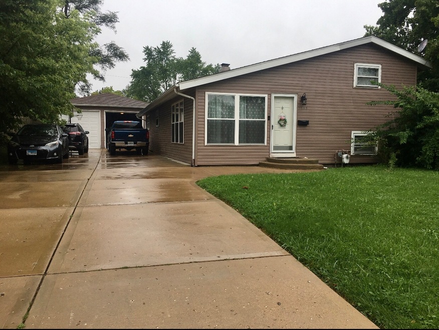 1148 Denver Dr, Carpentersville, IL 60110 - photo 1