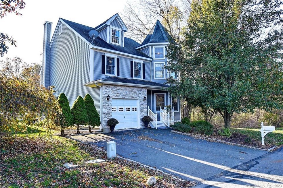 41 Olde Village Cir unit 41, Wallingford, CT 06492 - photo 1