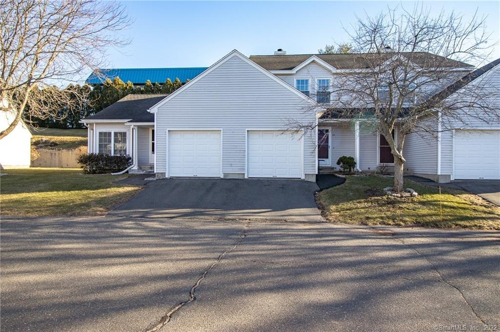 6A Jamie Ln - one of the few ranch units in this c