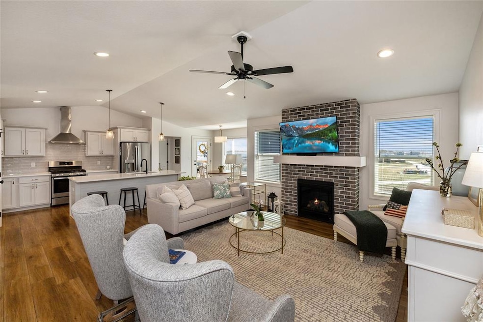 980 Daybreak Dr, Waukee, IA 50263 - photo 1