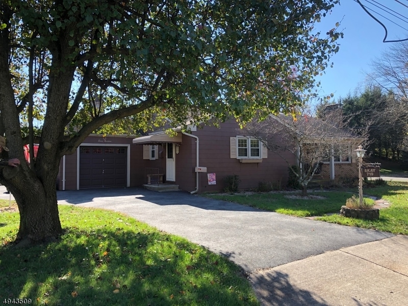 719 Brooklyn Ave, Raritan, NJ 08869 - photo 1