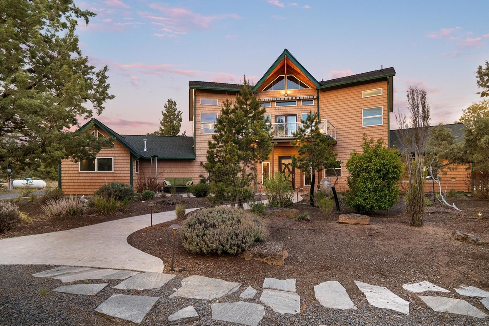 23065 Bacchus Ln, Bend, OR 97702 - photo 1