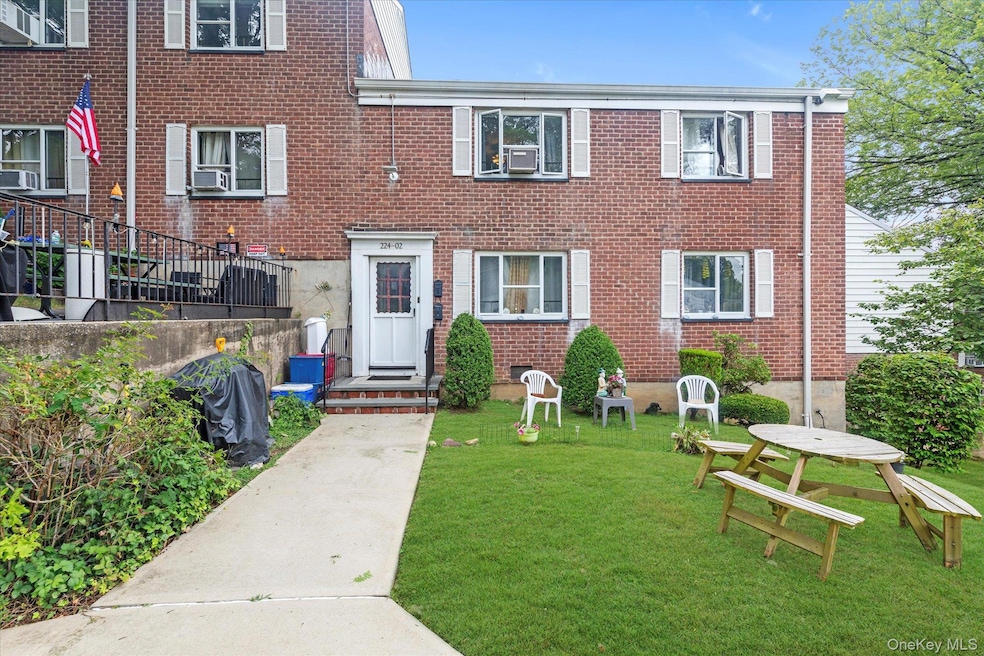 22402 Stronghurst Ave unit 208, Queens Village, NY 11427 - photo 1