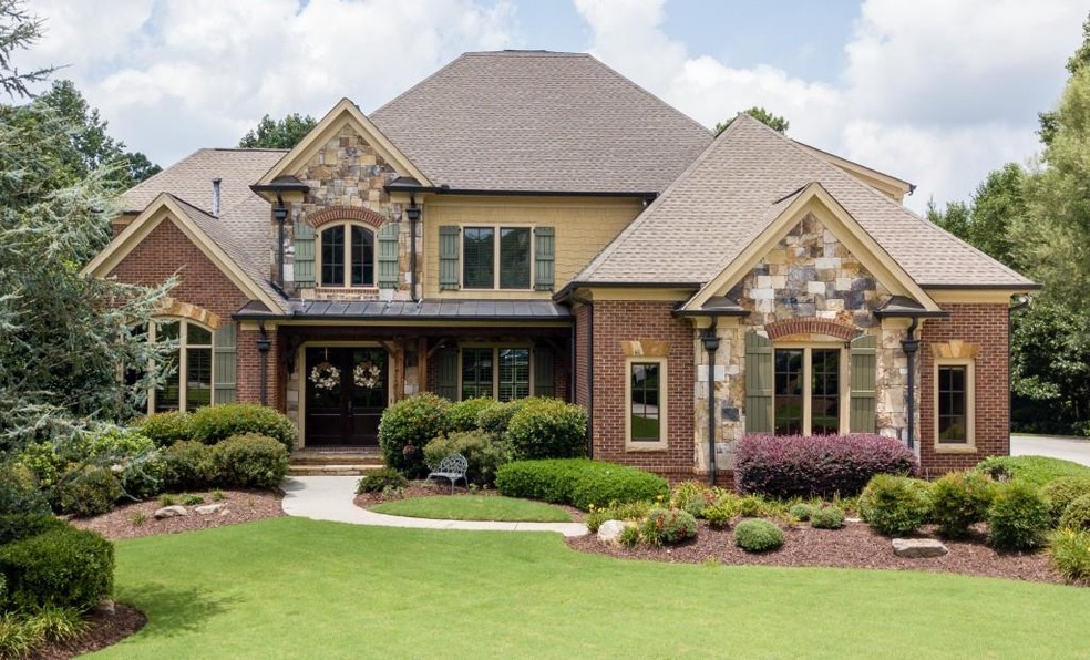 Stunning executive home in the Mill Creek High clu