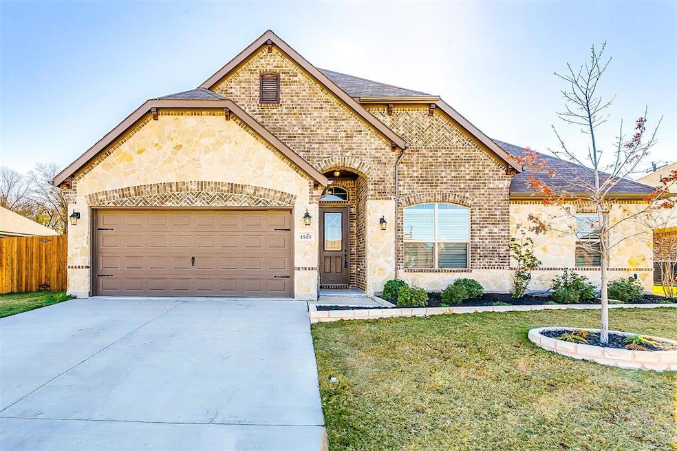 1525 Grassy Meadows Dr, Joshua, TX 76058 - photo 1