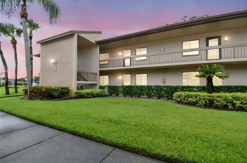 204 Mary Dr, Oldsmar, FL 34677 - photo 1