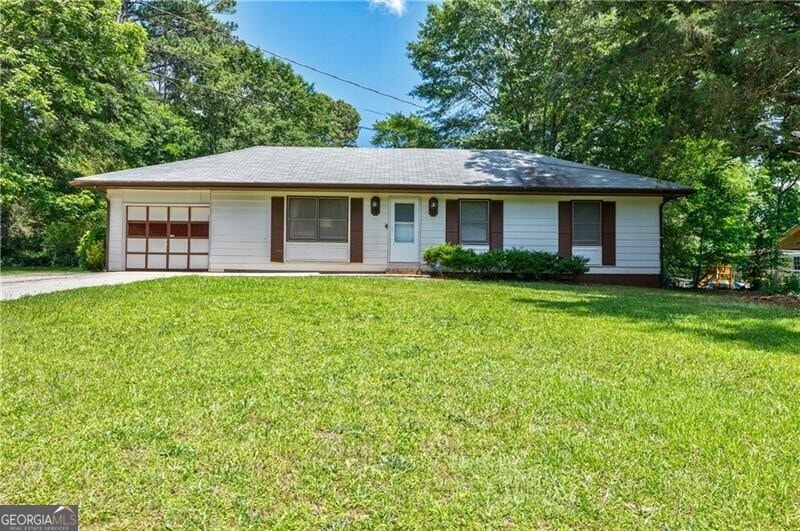 Welcome home! large front yard in quiet neighborho