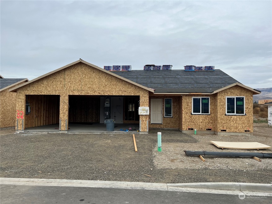 2377 3rd St SE, Wenatchee, WA 98802 - photo 1