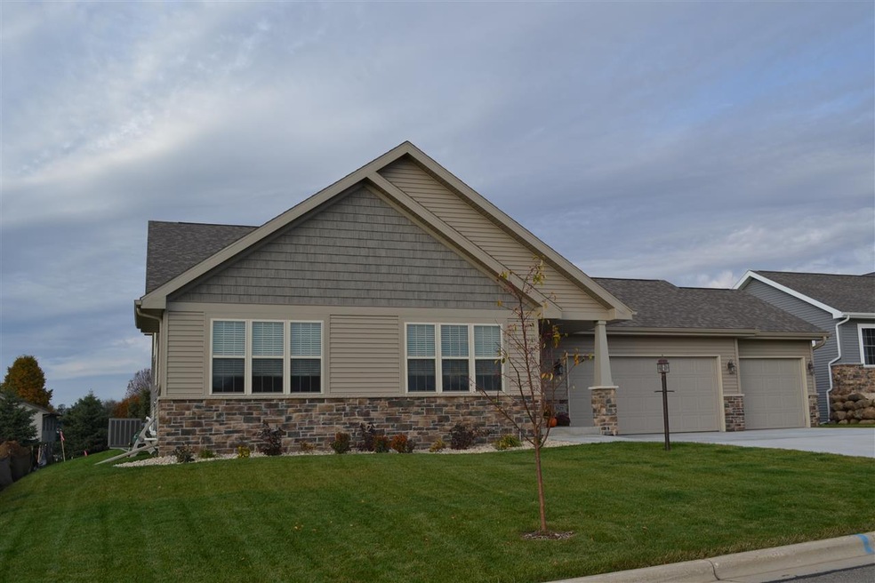 306 N Bergamont Blvd, Oregon, WI 53575 - photo 1