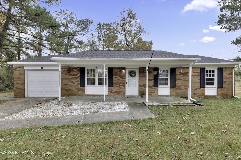 109 Royal Ct, Jacksonville, NC 28546 - photo 1