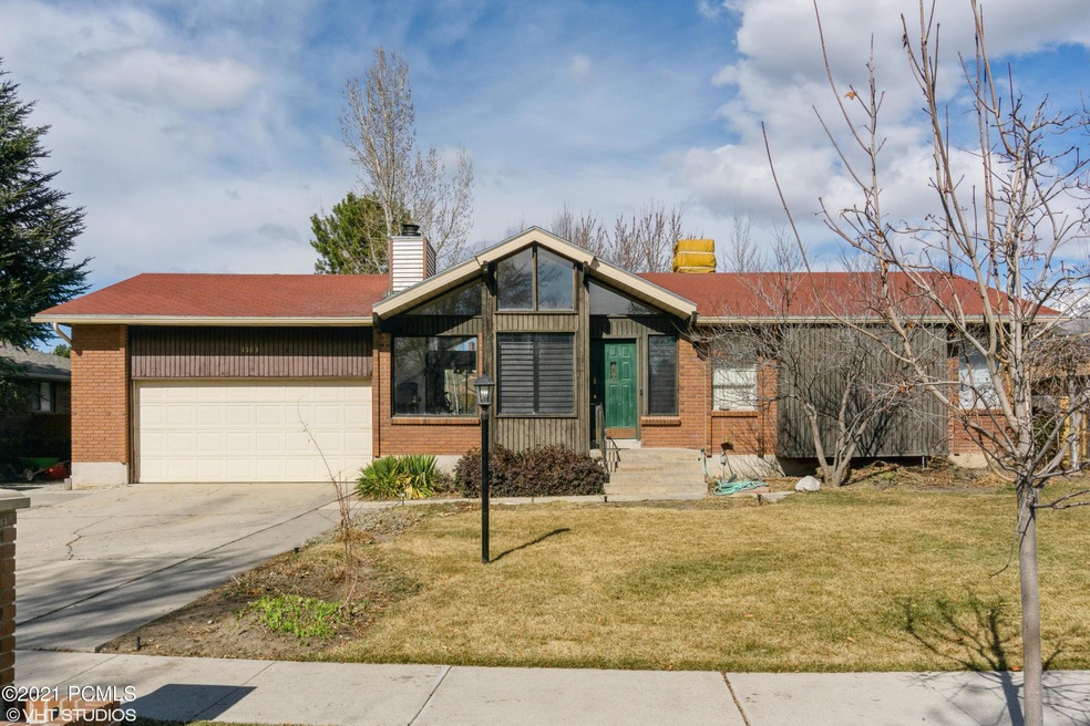 1583 E Coppercreek Rd, Sandy, UT 84093 - photo 1