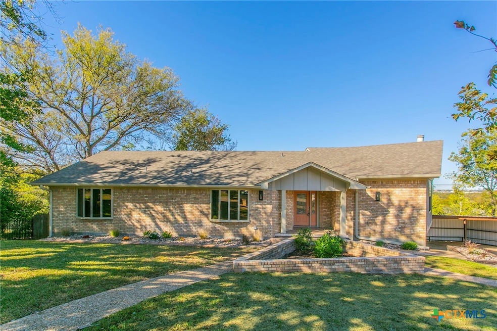 608 Ridgecrest Dr, Salado, TX 76571 - photo 1