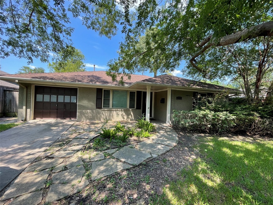 2018 Saxon Dr, Houston, TX 77018 - photo 1