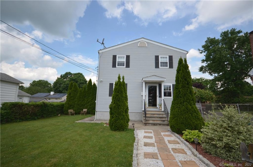 258 Rakoczy Ave unit 2nd Floor, Fairfield, CT 06824 - photo 1