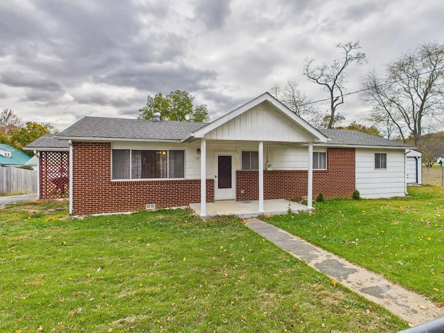 27 N Sycamore St, Peterstown, WV 24963 - photo 1