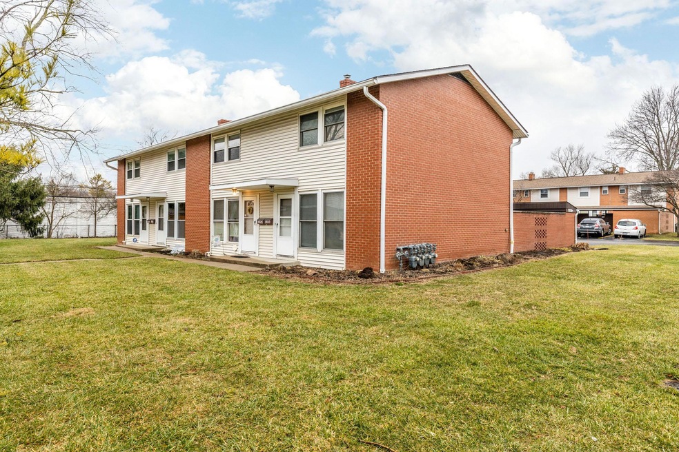 5523 Rockwood Ct unit 42, Columbus, OH 43229 - photo 1