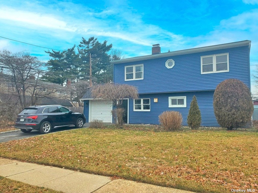 75 Stirrup Ln, Levittown, NY 11756 - photo 1