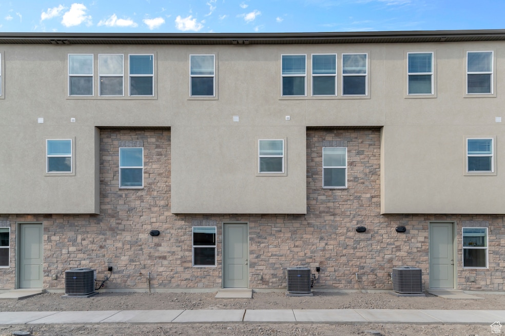 556 N Buffalo Grass Ln, Lindon, UT 84042 - photo 1